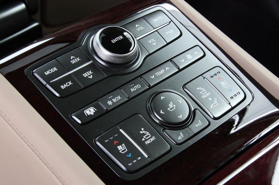  Hyundai Equus Ultimate 2011 года  (фото 19 из 119)